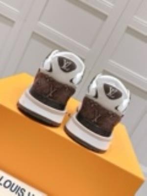 wholesale quality men's louis vuitton run way sneakers model no. 815